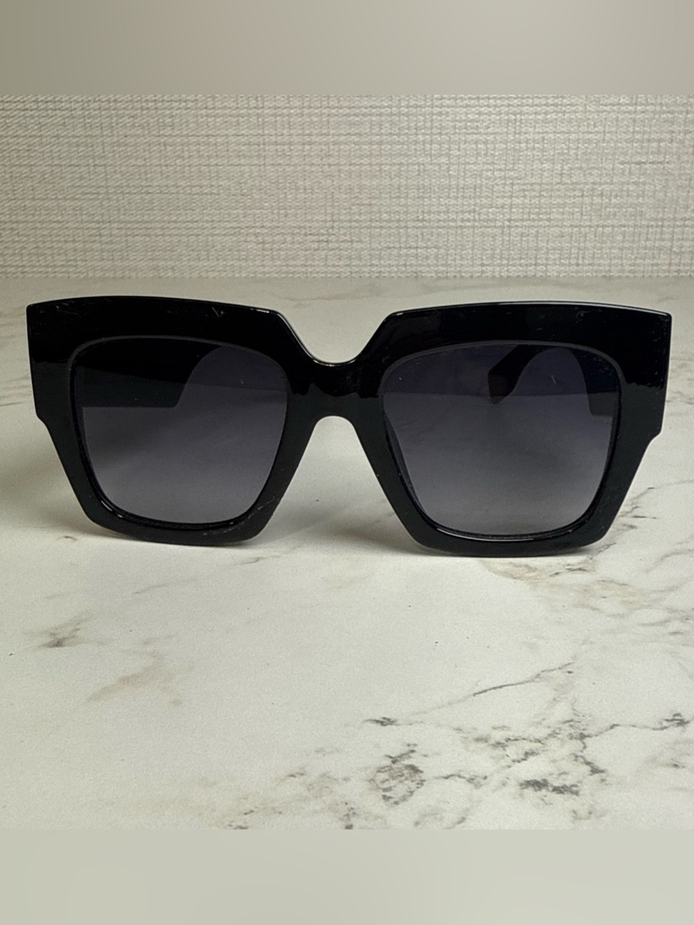 FRYE And Co DG1022 Square Sunglasses Black Gradient Lens Oversize 55-15-140